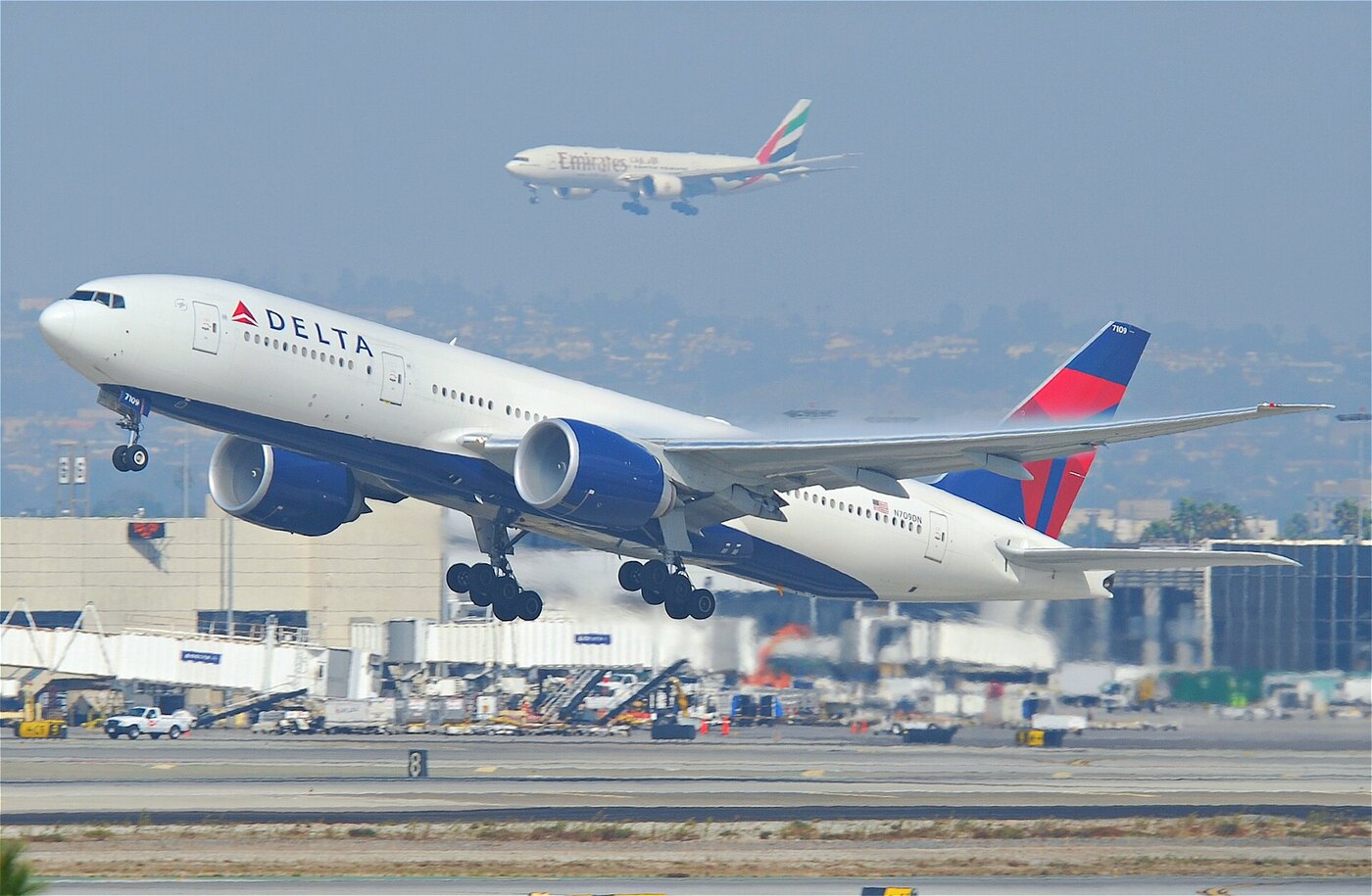 Boeing 777-200LR, historic aircraft at JetStream Virtual