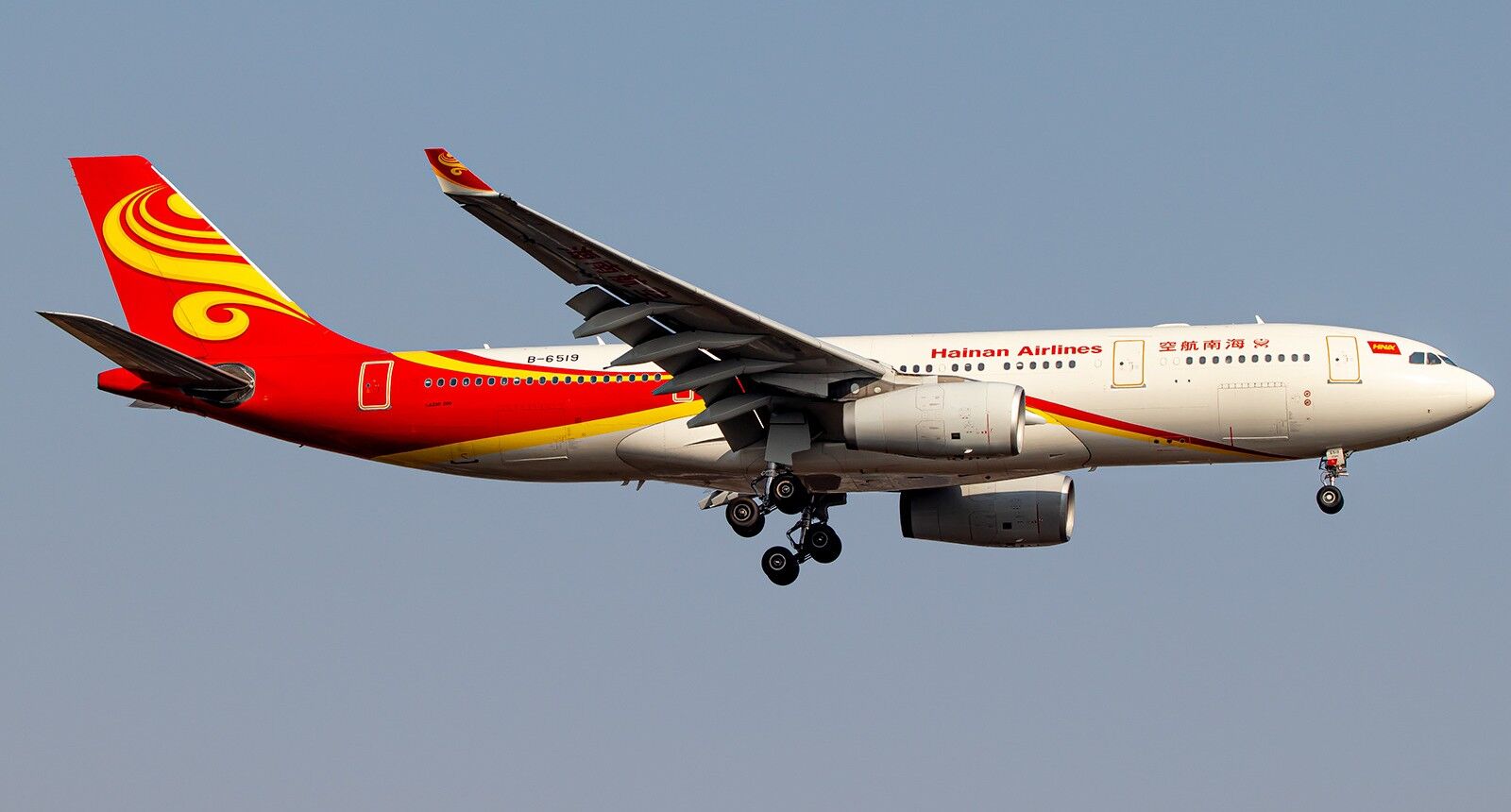 Hainan Airlines aircraft in current livery