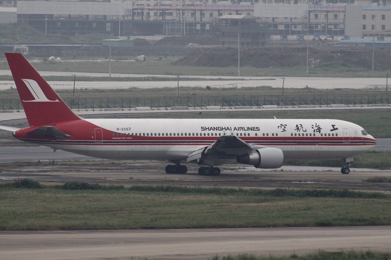 Shanghai Airlines aircraft in current livery