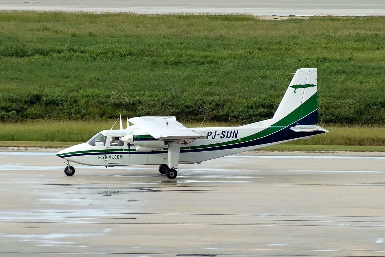 Divi Divi Air aircraft in current livery