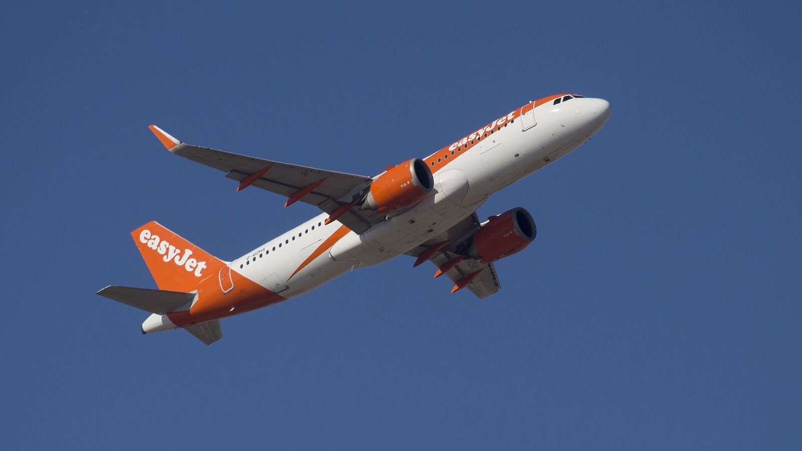 easyJet aircraft in current livery